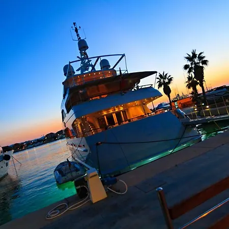 Mediterraneo 14 Vyb アパート *